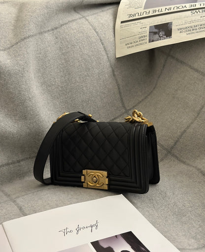 CHANEL Boy20 牛皮口蓋包 - 黑金26開