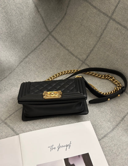 CHANEL Boy20 牛皮口蓋包 - 黑金26開