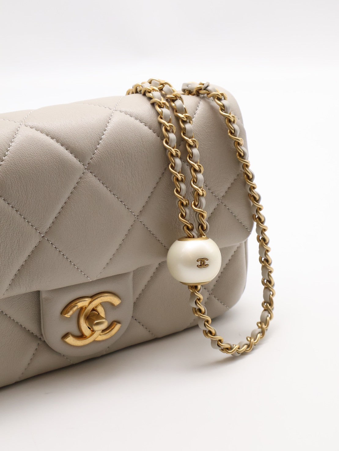 CHANEL 24S珍珠湯圓調節口蓋包 20 - 灰金