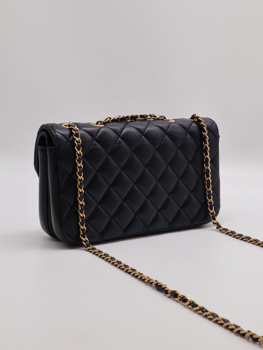 CHANEL 皮釦雙層口蓋包 21 - 深藍金26開