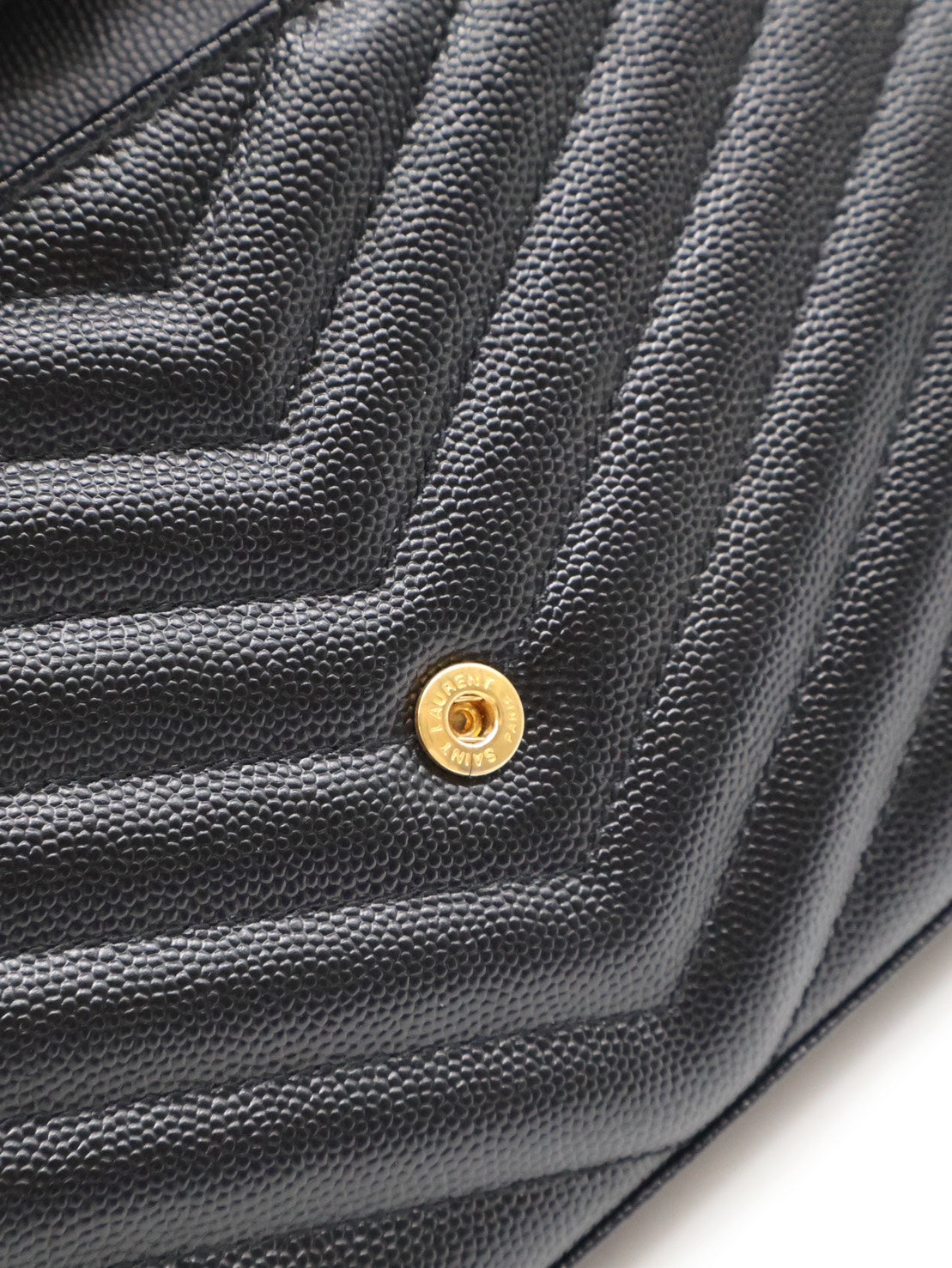 YSL 經典V紋粒面牛皮WOC - 22 黑金