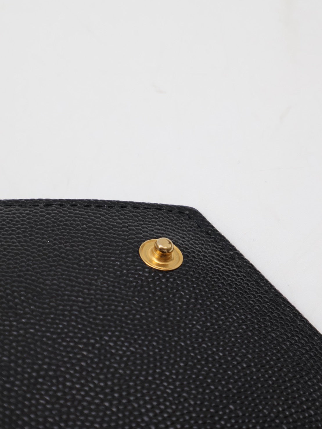 YSL 經典V紋粒面牛皮WOC - 22 黑金