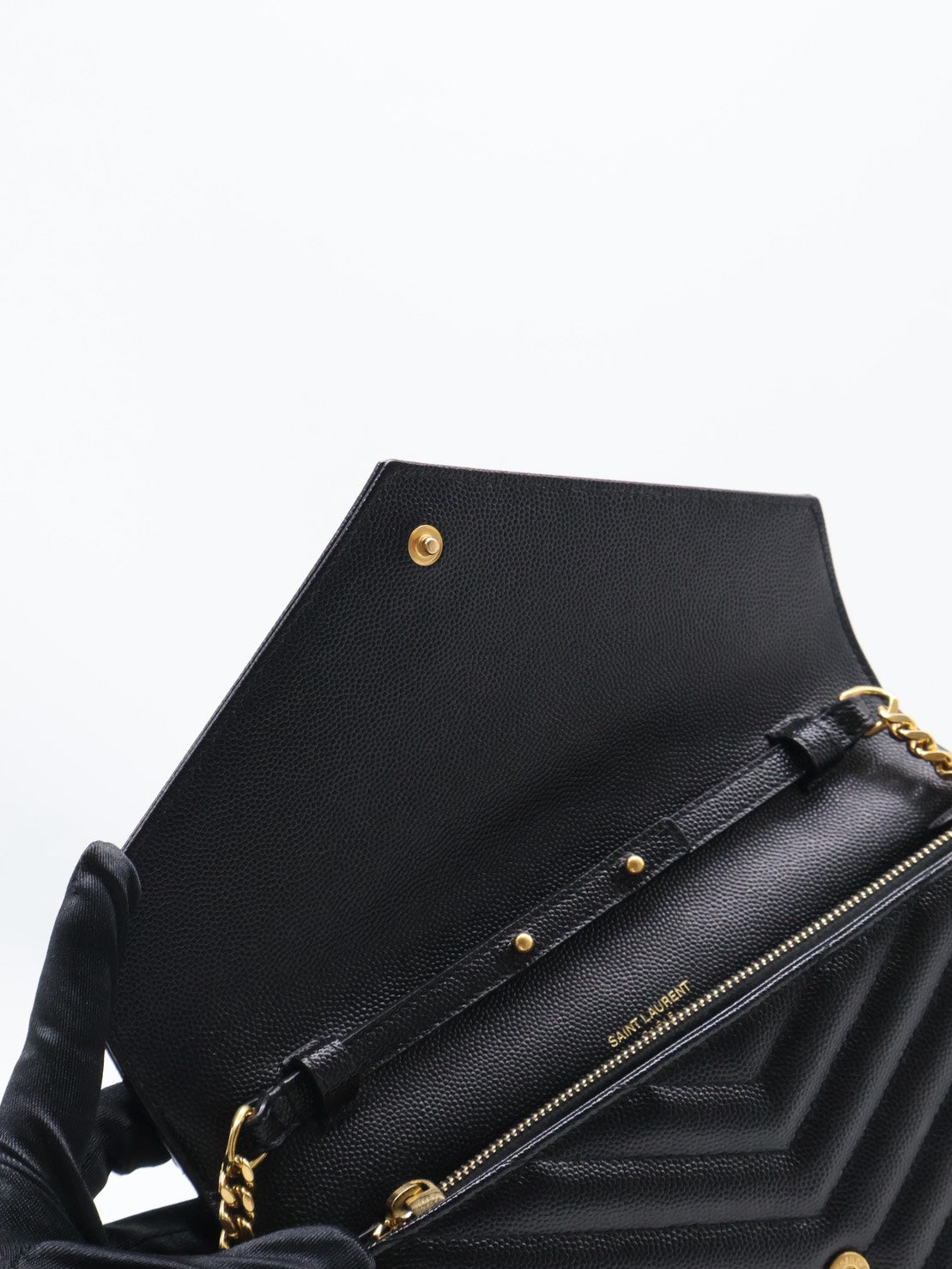 YSL 經典V紋粒面牛皮WOC - 22 黑金