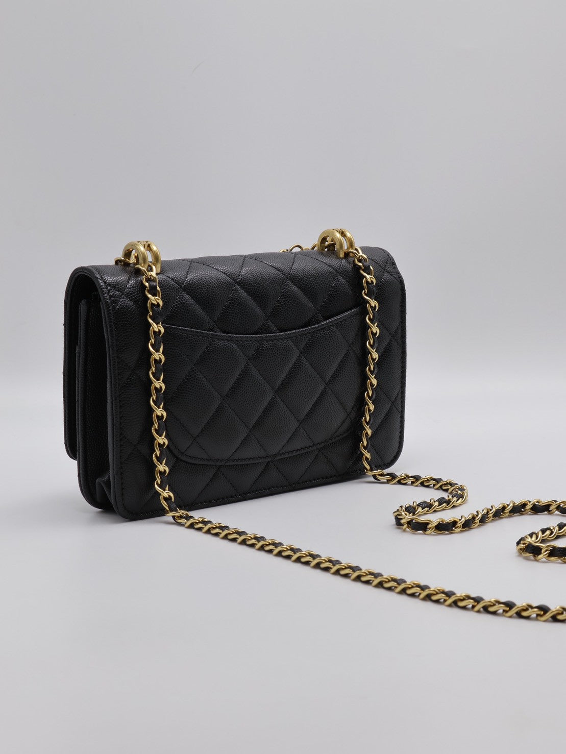 CHANEL 22K雙C皮穿鍊WOC - 粒面牛皮黑金