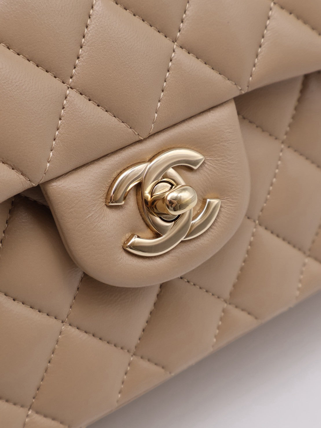 CHANEL 經典口蓋包 CF23 - 羊皮奶茶金31開
