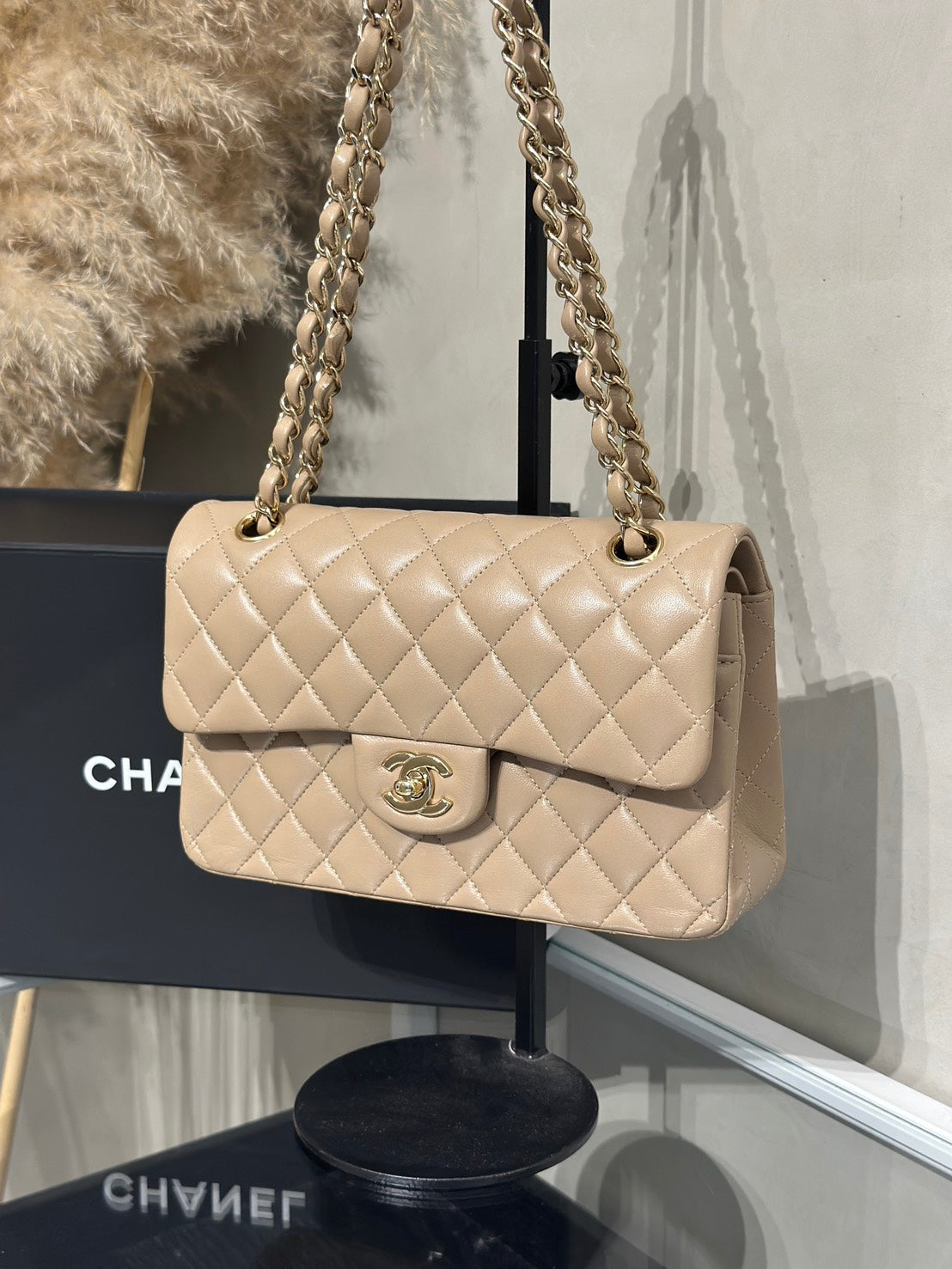 CHANEL 經典口蓋包 CF23 - 羊皮奶茶金31開