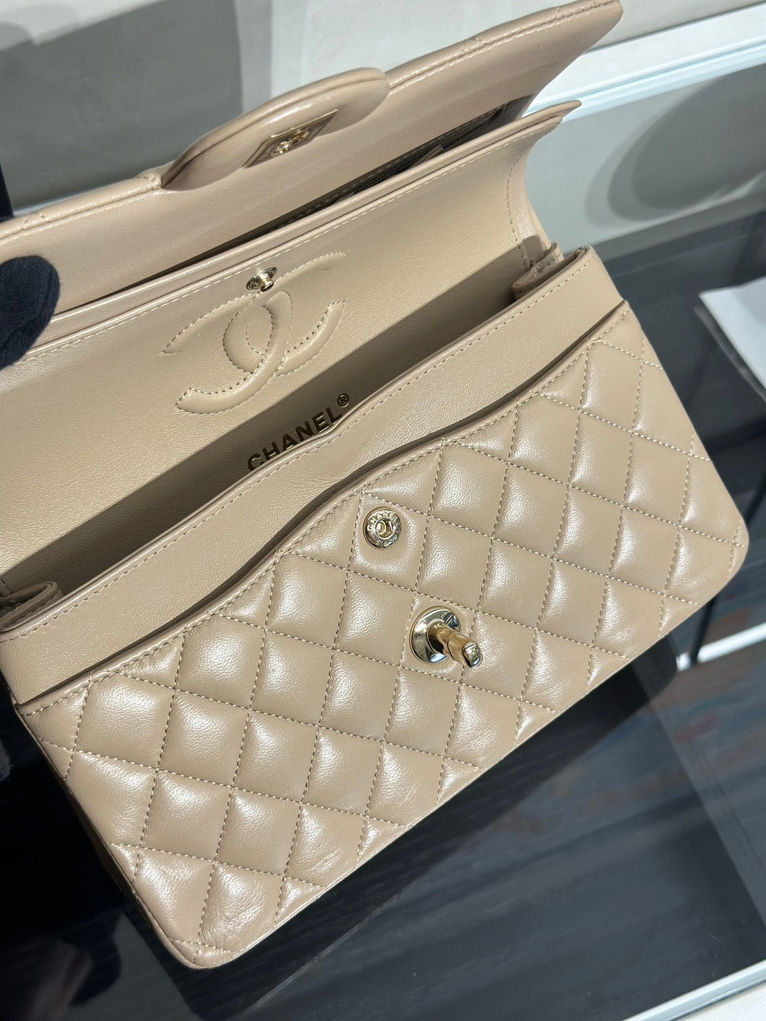 CHANEL 經典口蓋包 CF23 - 羊皮奶茶金31開