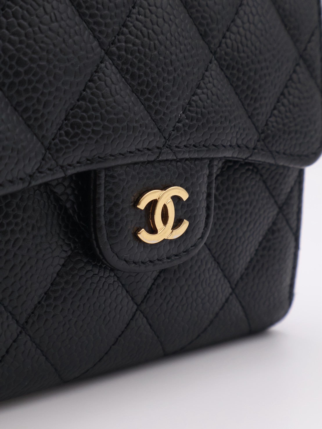CHANEL 經典口蓋三折短夾 - 黑金25開