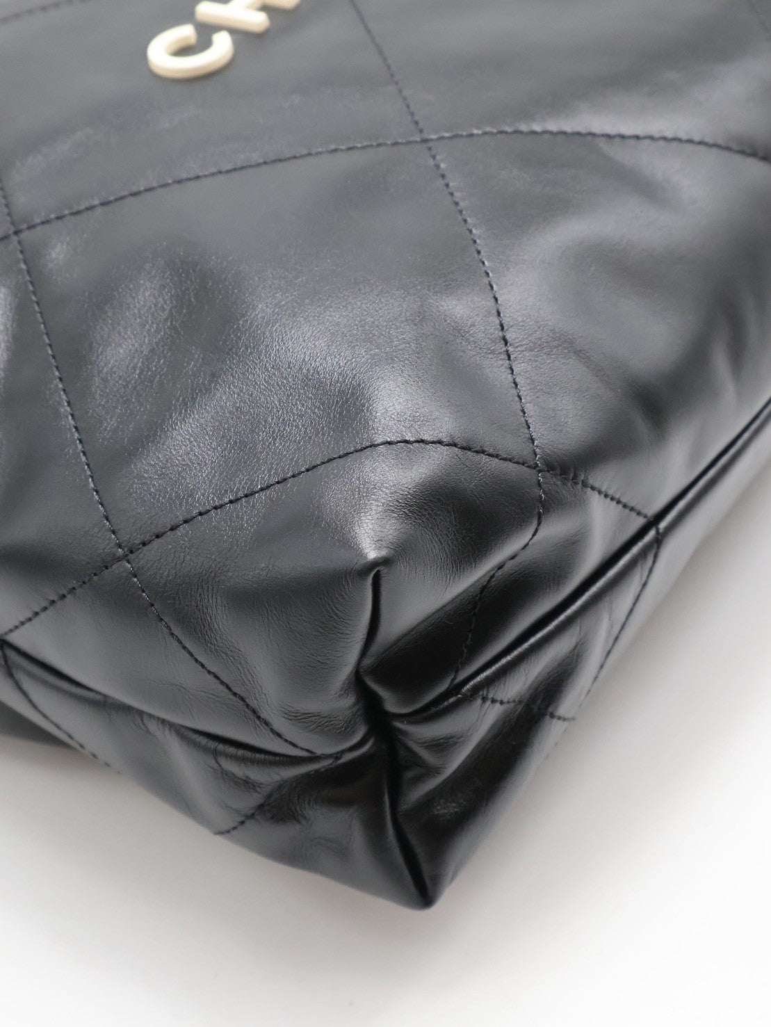 CHANEL 22 Bag - 小號白字黑金