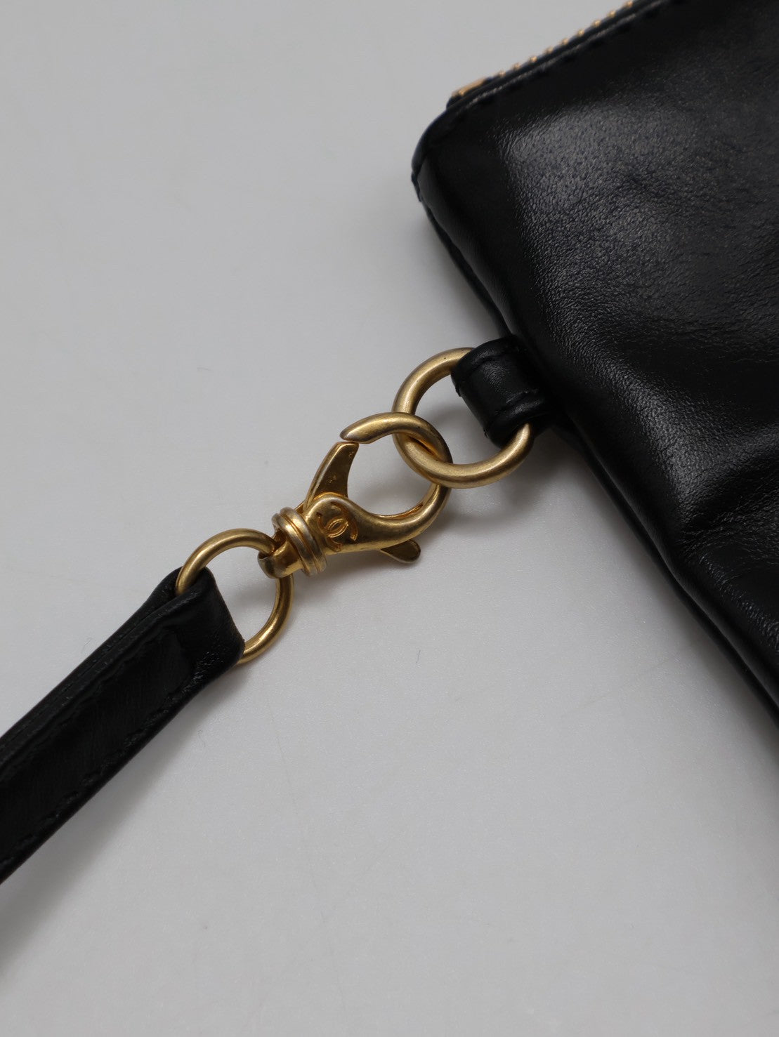 CHANEL 22 Bag - 小號白字黑金