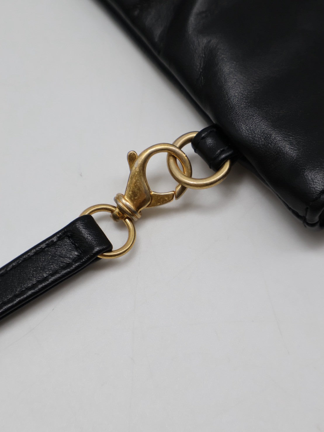 CHANEL 22 Bag - 小號白字黑金