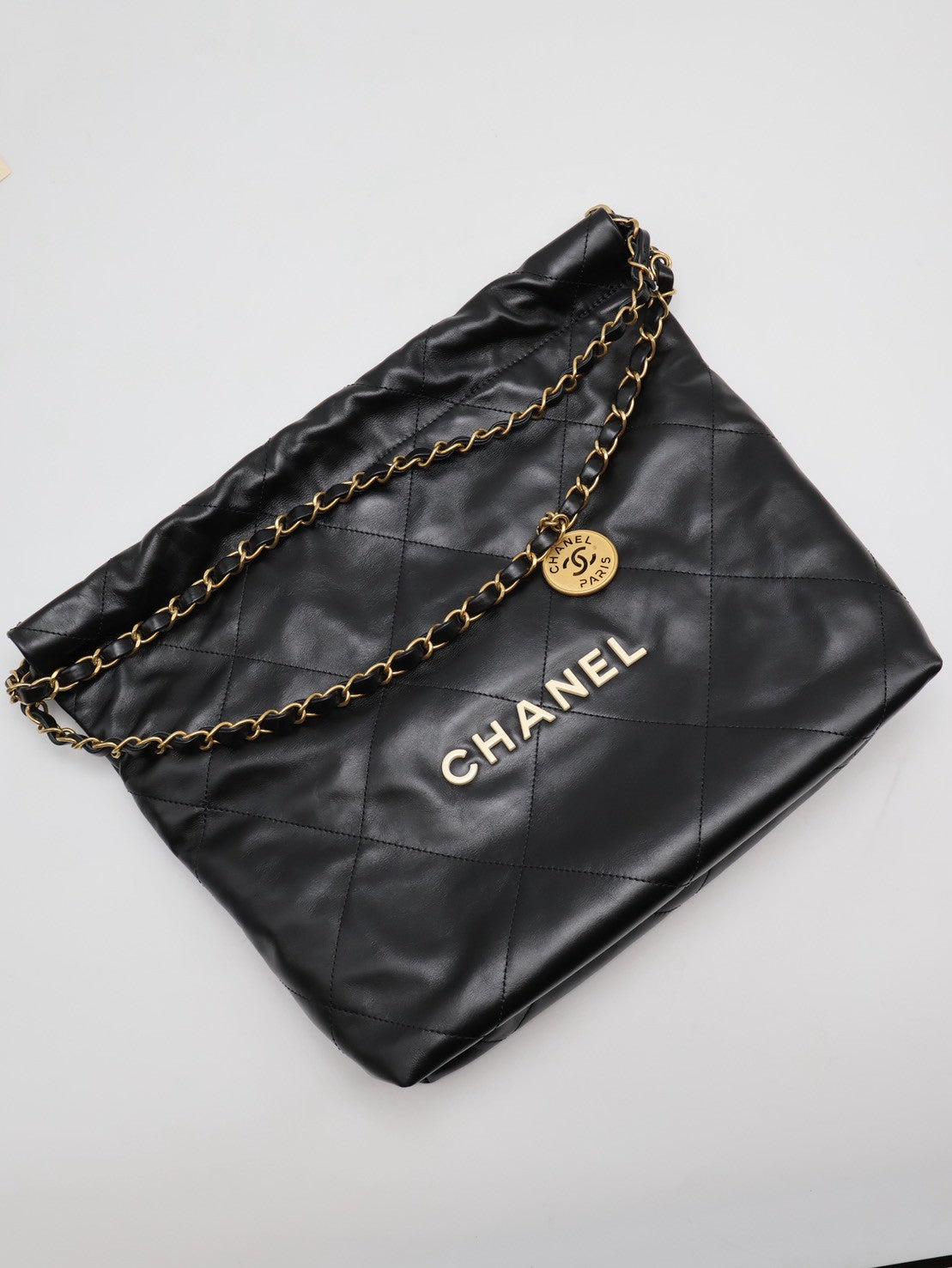 CHANEL 22 Bag - 小號白字黑金