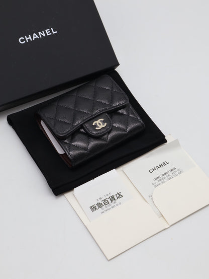 CHANEL 經典口蓋三折零錢袋短夾 - 黑金