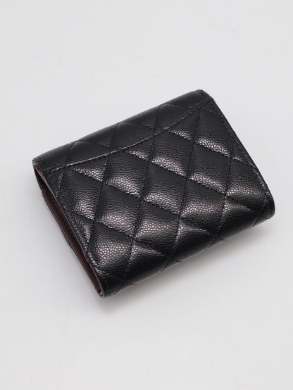 CHANEL 經典口蓋三折零錢袋短夾 - 黑金
