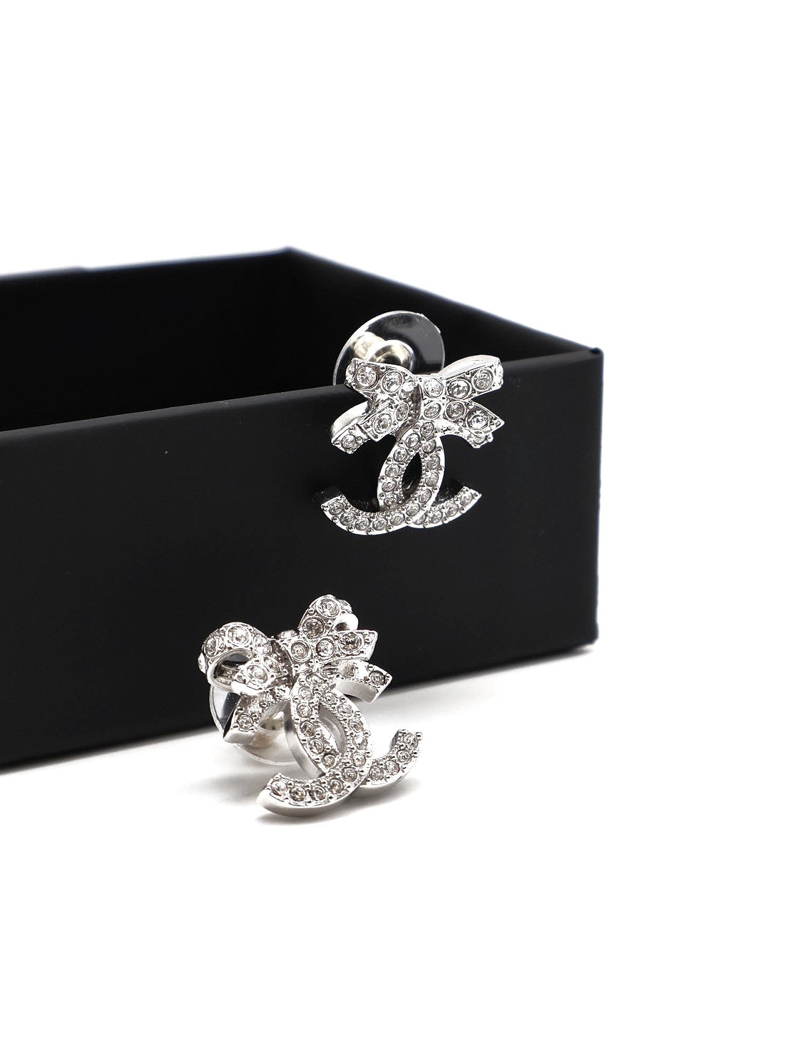 CHANEL 23S蝴蝶結雙C水鑽耳環