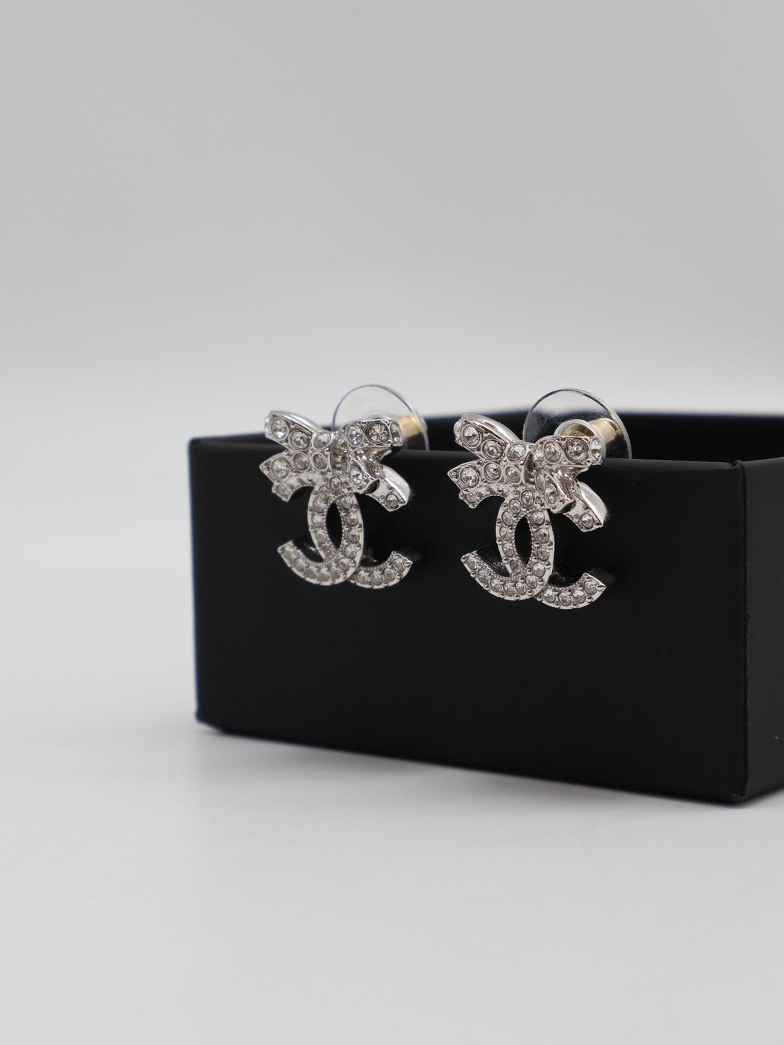 CHANEL 23S蝴蝶結雙C水鑽耳環