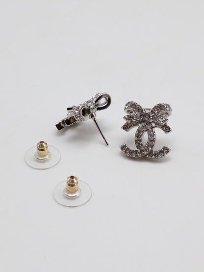 CHANEL 23S蝴蝶結雙C水鑽耳環