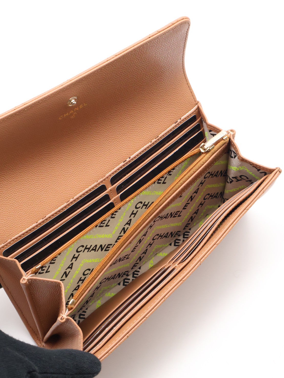 CHANEL 24K粒面牛皮雙折絲巾長夾 - 焦糖金