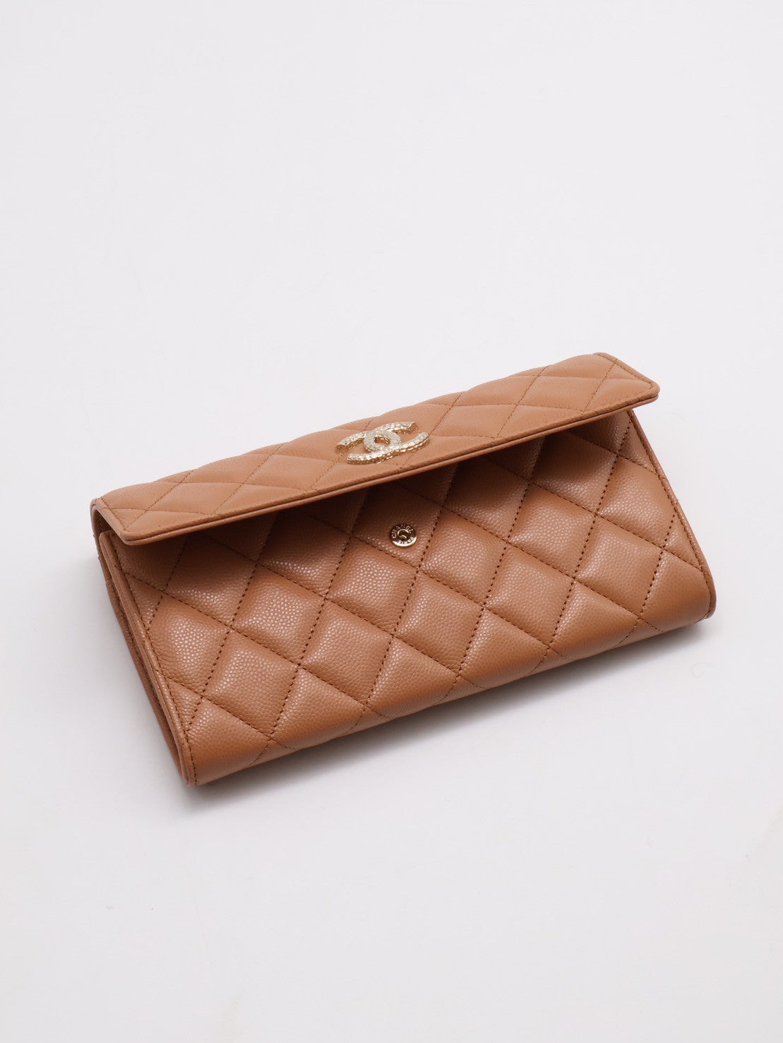 CHANEL 24K粒面牛皮雙折絲巾長夾 - 焦糖金