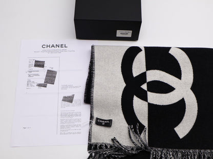 CHANEL 24K黑白拚色圍巾