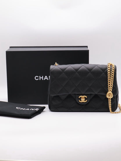 CHANEL 愛心調節釦口蓋包 24 - 粒面牛皮黑金