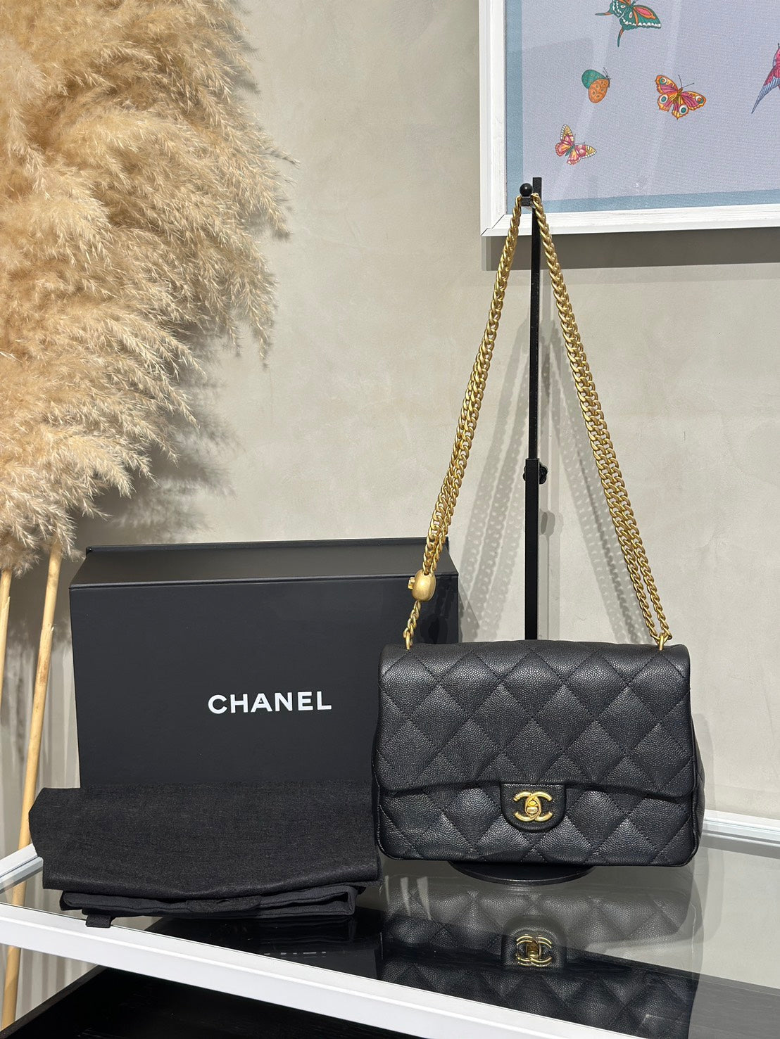 CHANEL 愛心調節釦口蓋包 24 - 粒面牛皮黑金