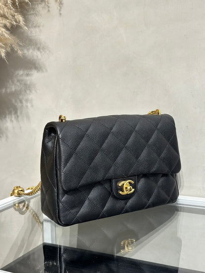 CHANEL 愛心調節釦口蓋包 24 - 粒面牛皮黑金