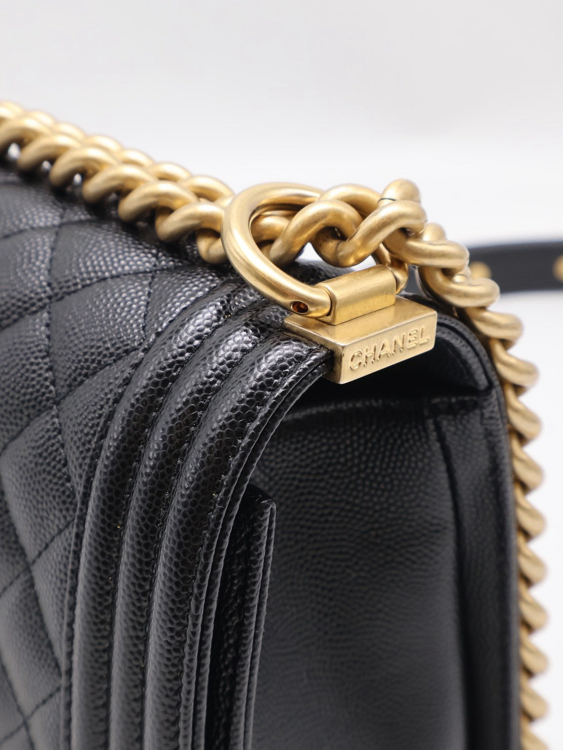 CHANEL Boy25 粒面牛皮口蓋包 - 黑金