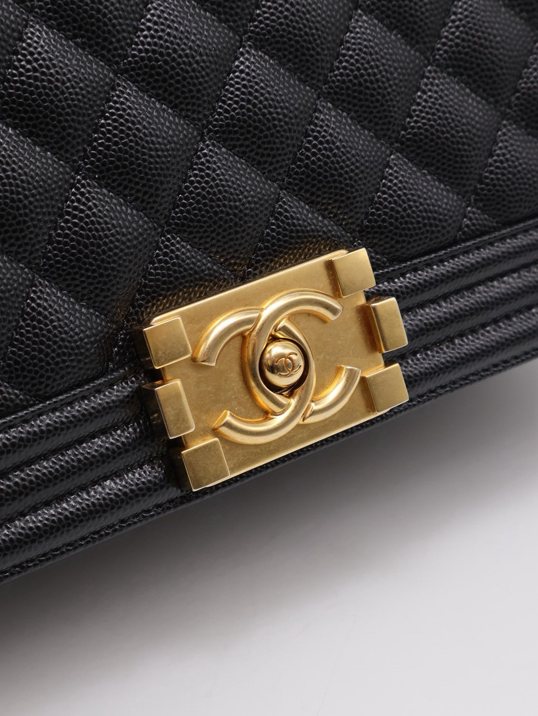 CHANEL Boy25 粒面牛皮口蓋包 - 黑金