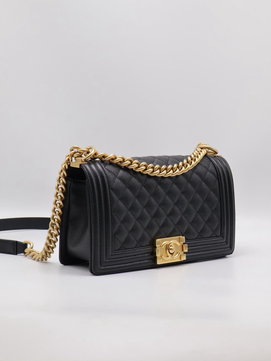 CHANEL Boy25 粒面牛皮口蓋包 - 黑金