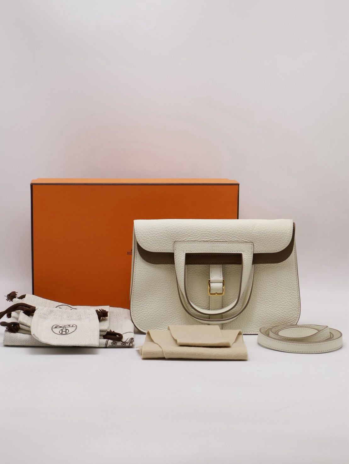 HERMES Halzan 25 - Mushroom/Beige De Weimar 蘑菇白/威瑪犬米金 B