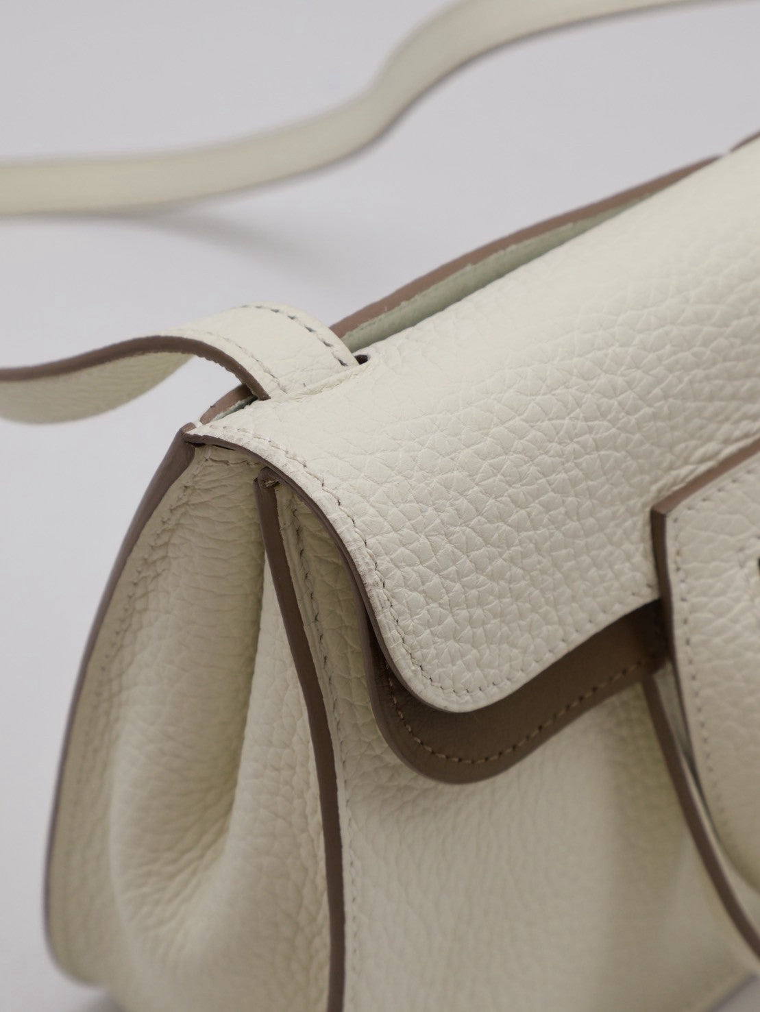 HERMES Halzan 25 - Mushroom/Beige De Weimar 蘑菇白/威瑪犬米金 B