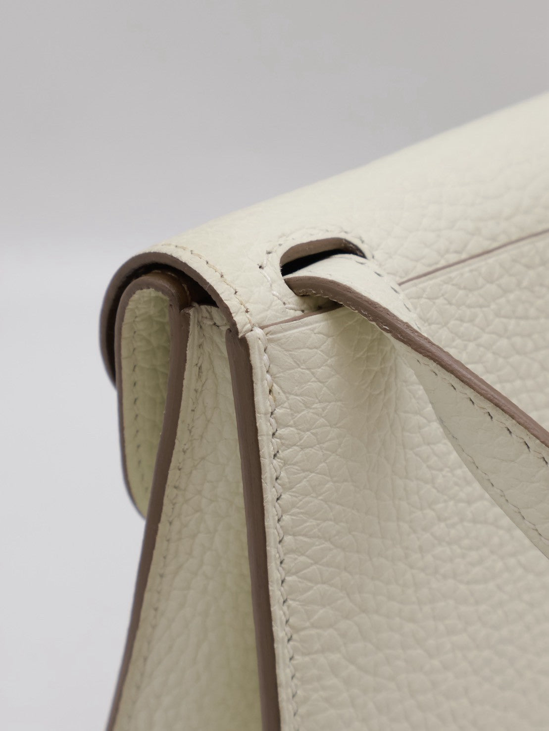 HERMES Halzan 25 - Mushroom/Beige De Weimar 蘑菇白/威瑪犬米金 B