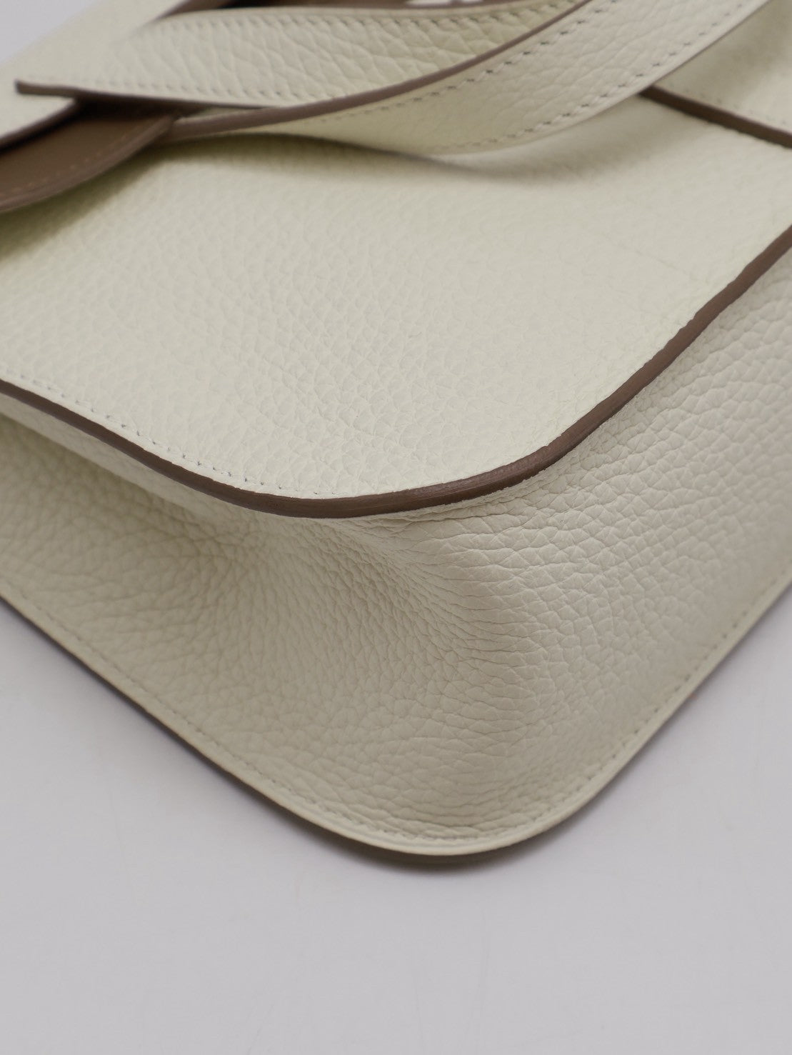 HERMES Halzan 25 - Mushroom/Beige De Weimar 蘑菇白/威瑪犬米金 B