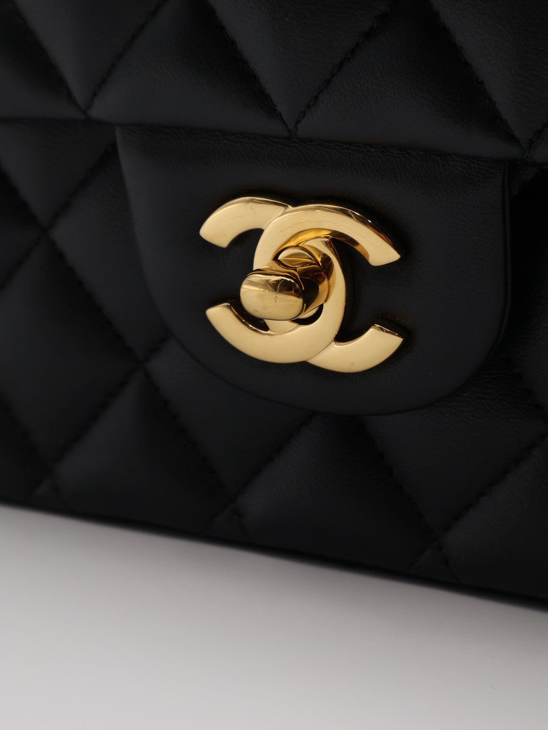 CHANEL 經典口蓋包 CF25 - 羊皮黑金