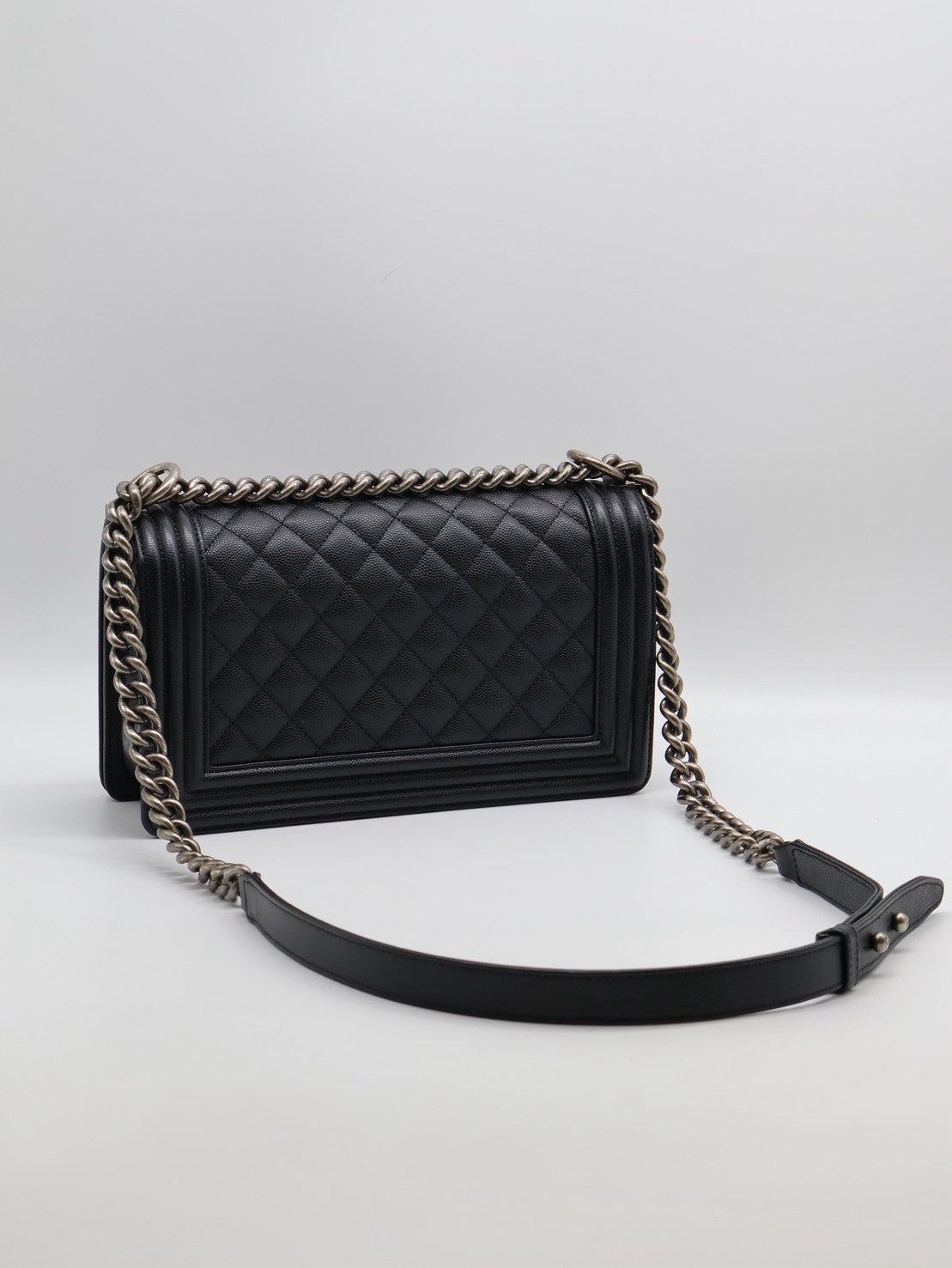CHANEL Boy25 粒面牛皮口蓋包 - 黑銀29開