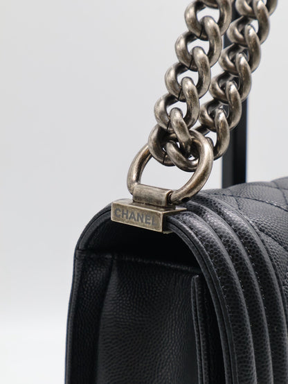 CHANEL Boy25 粒面牛皮口蓋包 - 黑銀29開