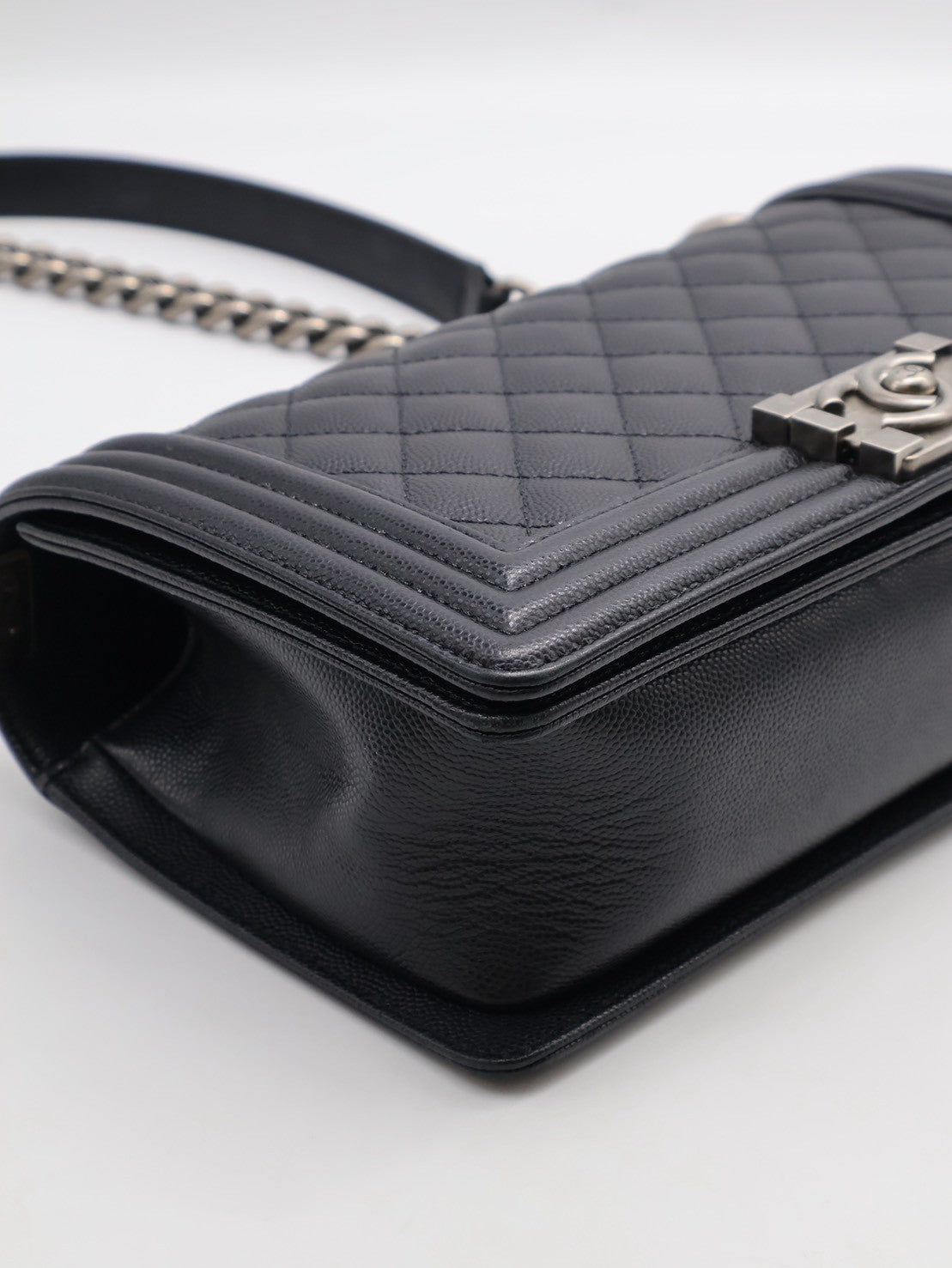 CHANEL Boy25 粒面牛皮口蓋包 - 黑銀29開