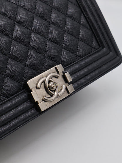 CHANEL Boy25 粒面牛皮口蓋包 - 黑銀29開