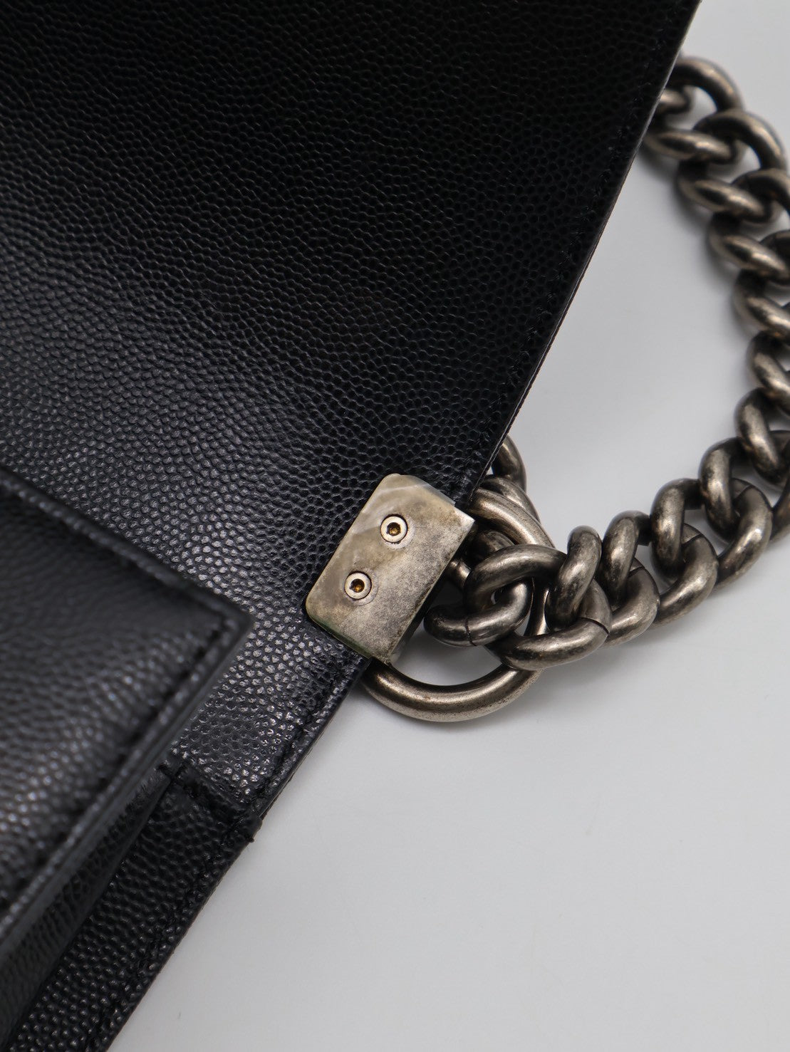 CHANEL Boy25 粒面牛皮口蓋包 - 黑銀29開