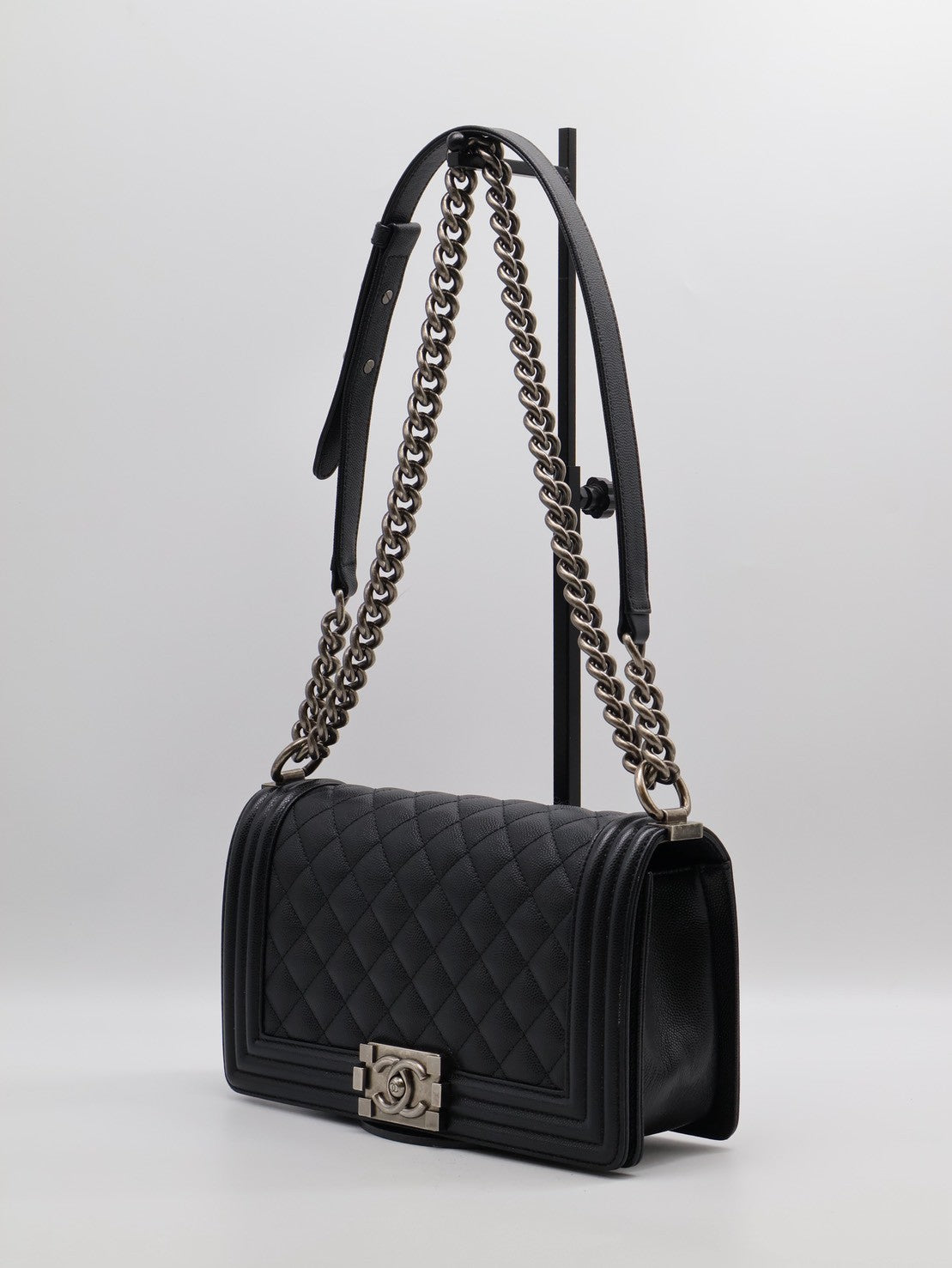 CHANEL Boy25 粒面牛皮口蓋包 - 黑銀29開