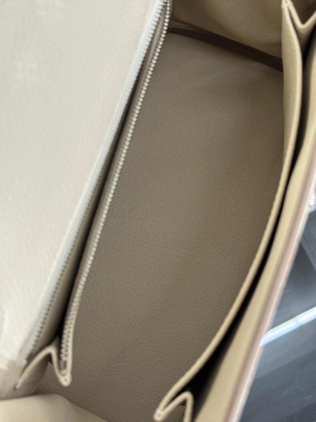 HERMES Kelly 25 - 奶昔白銀 K