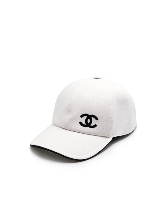 CHANEL 25P刺繡雙C休閒帽 - 白