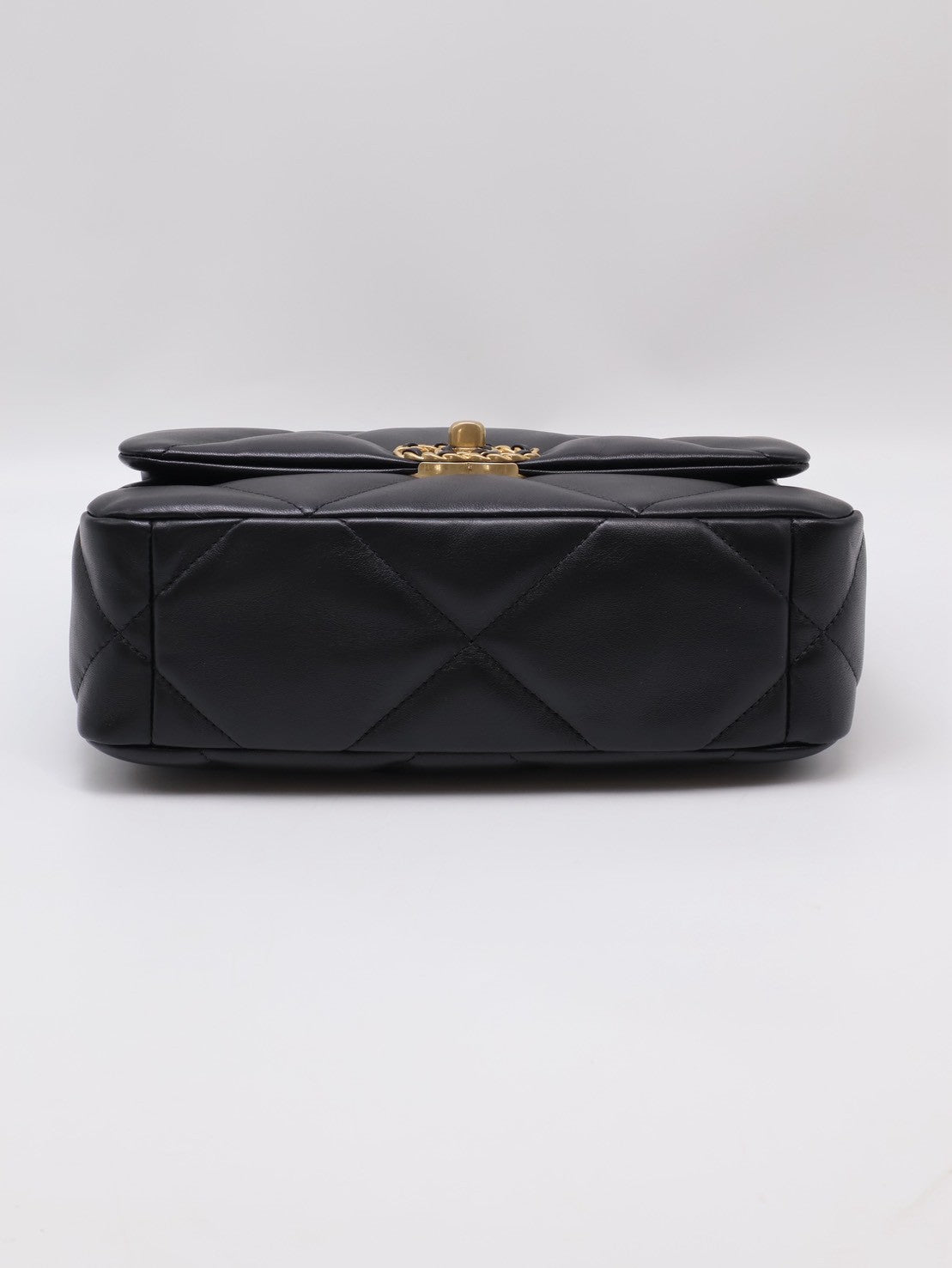 CHANEL 19 Bag 菱格紋羊皮手提肩背包 26 - 黑金30開