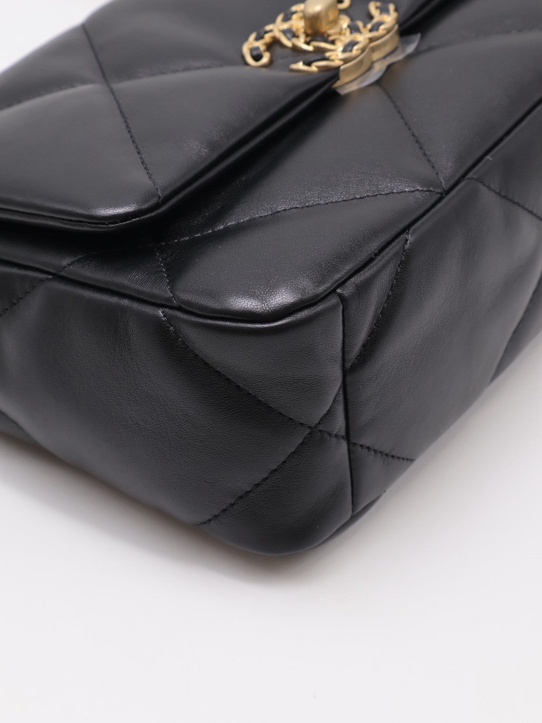 CHANEL 19 Bag 菱格紋羊皮手提肩背包 26 - 黑金30開
