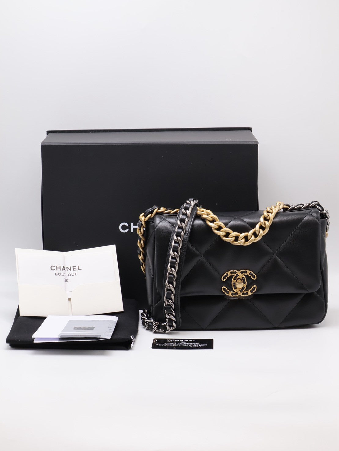 CHANEL 19 Bag 菱格紋羊皮手提肩背包 26 - 黑金30開
