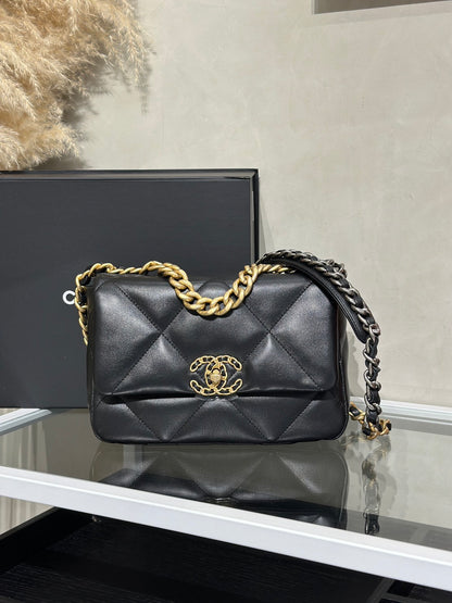 CHANEL 19 Bag 菱格紋羊皮手提肩背包 26 - 黑金30開