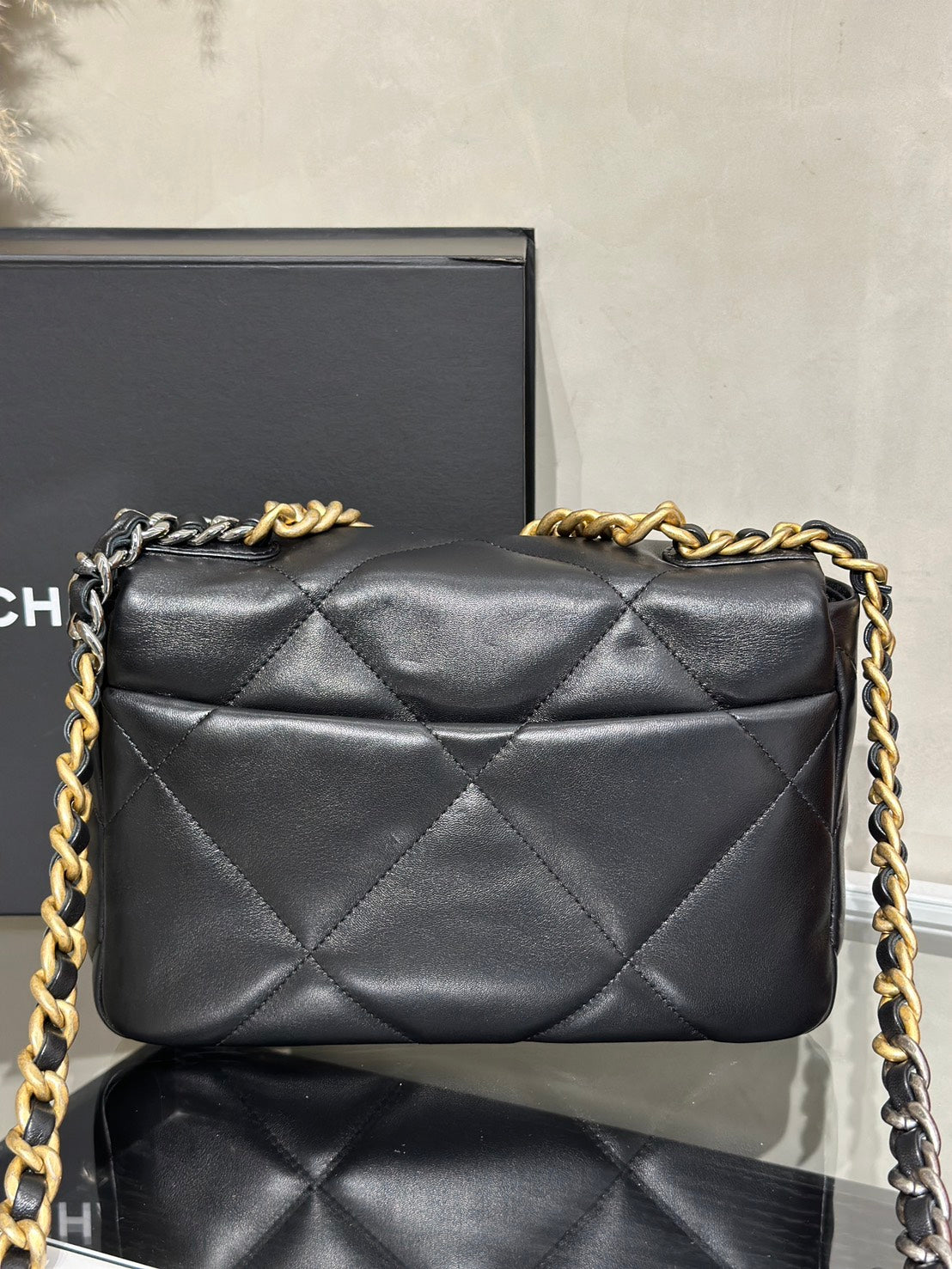 CHANEL 19 Bag 菱格紋羊皮手提肩背包 26 - 黑金30開