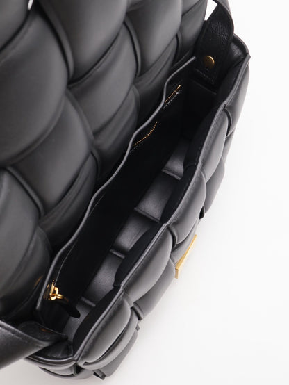 BOTTEGA VENETA Padded Cassette 枕頭編織包