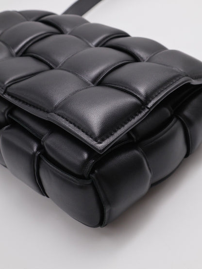 BOTTEGA VENETA Padded Cassette 枕頭編織包